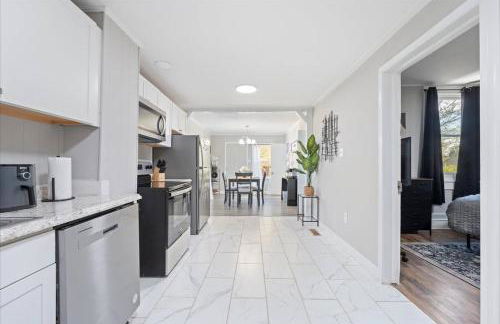 Stylish Private Room in Peaceful Home| 30 Nite Min - Foto 16