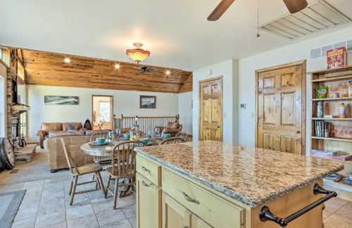 House with Deck Overlooking Lake of the Ozarks! - Foto 10