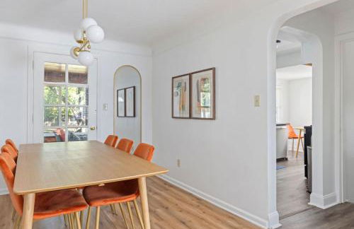 Family Friendly 3BR with Sunroom and Outdoor Area - Foto 8