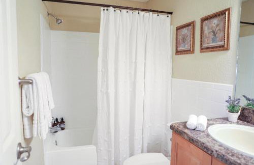 Sunnyside Palms - 2BR, Poolside, 5 min to Beach - Foto 28