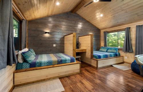 Cozy Cabin with Hot Tub, Fire Pit and Arcade Games - Foto 40