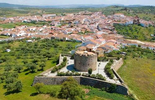 Charming house with mountain view in Encinasola, fireplace - Photo 25