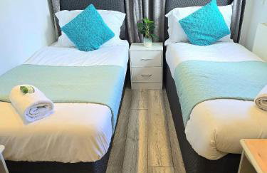 Large House, Home for Contractors- Park Free - Foto 10