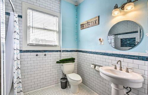 Walk to Beach! Group-Friendly Galveston Hideaway - Foto 23