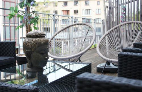 R B Apartment Hamburg Family - zentrumsnah - 108 qm mit Dachterrasse - Küche - Waschtrockner - Smart TV - Badewanne & Dusche - kostenloser Parkplatz - 2 Schlafzimmer - Foto 14