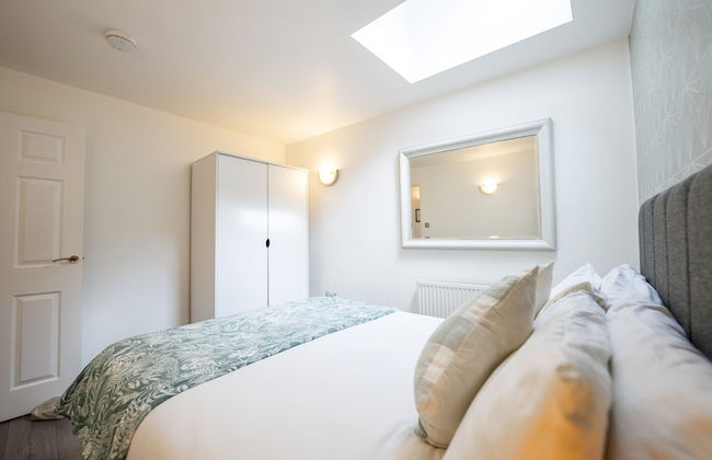 Modern Townhouse Apartment in Stratford Upon Avon With Wifi & Netflix - Photo 5