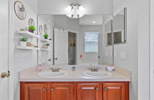 New! 6BR Home Close to Disney World! Private Pool! - Foto 31