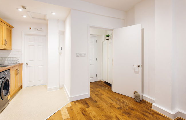 2 Bed Apartment Right on Trafalgar Square - Photo 34