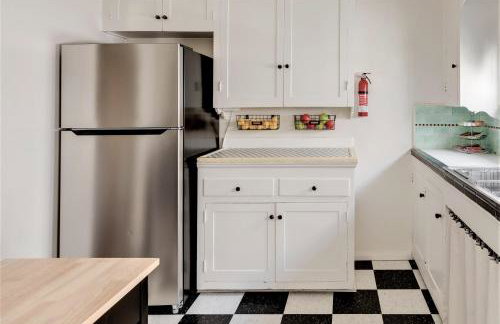 Visit the Beach from a Historic Downtown Apartment - NRP21-00092 - Foto 24