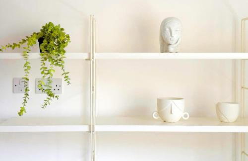Spacious Multi-Level 3 Bedroom 2 Bathroom Family Apartment Near Hoxton Sleeps 6 - Foto 14