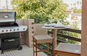 Stylish PB Townhome, Walk to Bay, and Balcony - Foto 50