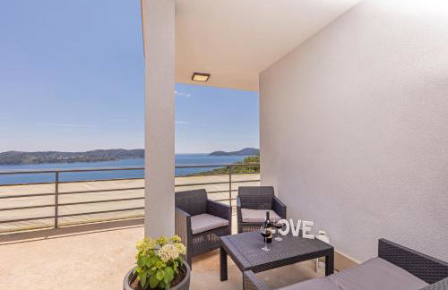 Apartmani D & J with Heated Pool & Stunning Sea View - Photo 123