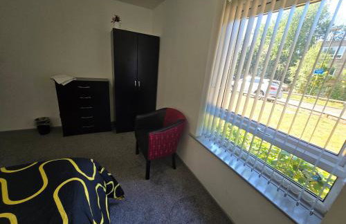 Lovely 3 Bed Ground Floor Apartment Near QE Hospital Harborne Birmingham New - Photo 12