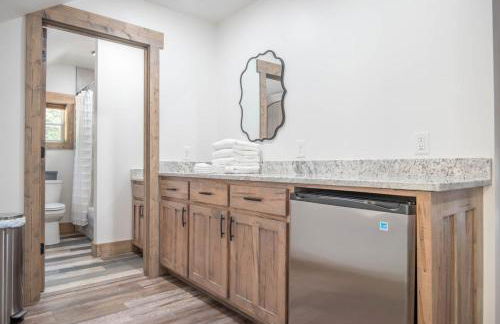 Tucked away in the woods - minutes to the New River - Acreage to explore! - Foto 34