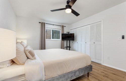 Spacious and Cozy 5 Bed 3 Bath Vacation House W 2 King 3 Queen! Sleep 12! 15Min to Red Rocks - Foto 43