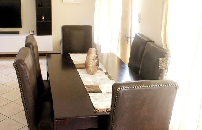 Cozy 3 Bed Duplex ,sleeps 6 With Double Bathroom - Photo 9