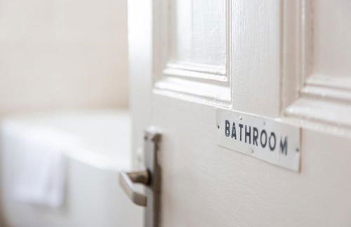 5 Bed Seaside Property with Garden , Parking and Games Room - Foto 32