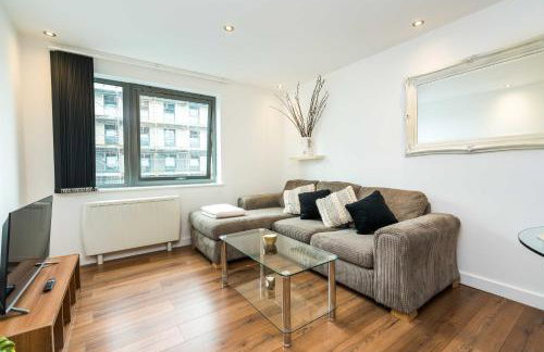 Direct Tube Links to Central London , Walk to Station one bedroom flat in Greater London, ID required - Foto 21