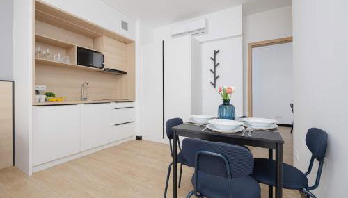 Bright Apartments with Air Conditioning, close to the Metro Station and PGE National by Noclegi Renters - Foto 4, stove, pet friendly