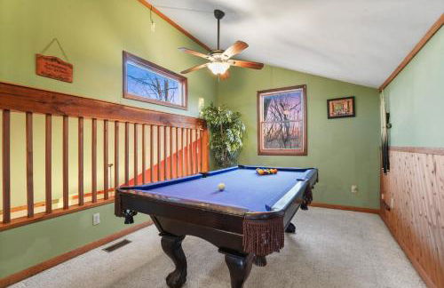 Hot tub, fireplace, fire pit, pool table, grill, EV, pets, HOA lake - Photo 37