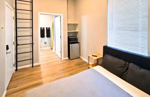 Cozy Micro Suite Unit 1 Sleeps 2 Minutes to Downtown - Foto 1