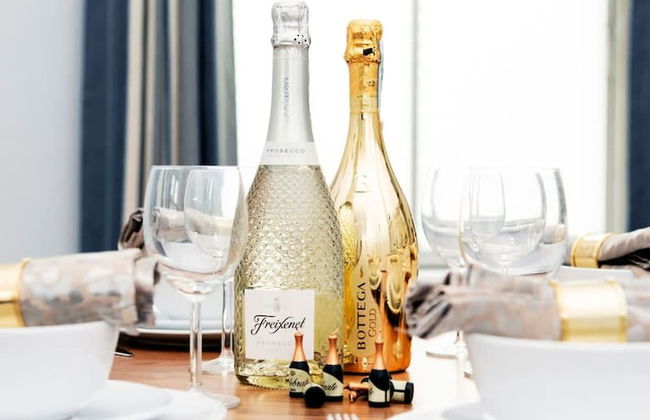 Wrexham Central Stay Apartment Six - Photo 3