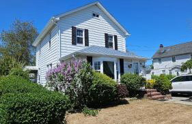 The Heart of Hicksville House - Photo 1