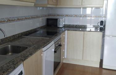 Apartamento Con Preciosas Vistas Al Mar,WIFI y piscina de temporada - Photo 11