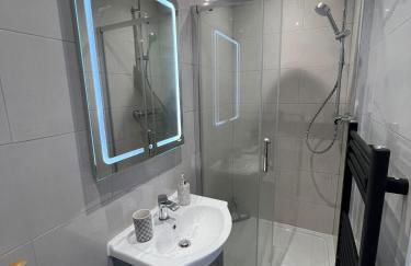 Florence House - 3 Twin Bedroom House 3 Showers 2 Ensuites Plus Walk-in Wetroom Garden Fast Wi-Fi J1-M5 on Doorstep Weekly Stays ok Contractor Accommodation Another Best-in-Class - Foto 9