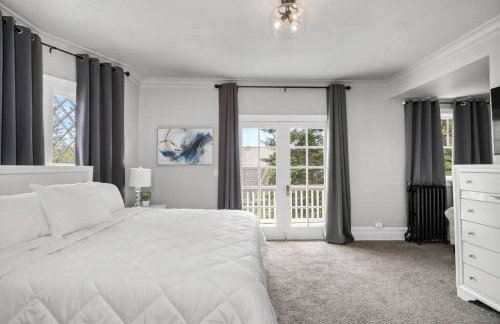 Historic Manor with 8 BDRMS 9 BATHS & 3 Kitchens - Foto 23