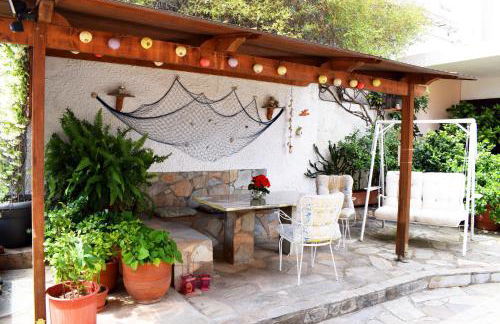 Violet Bedroom and Apartment - Photo 42