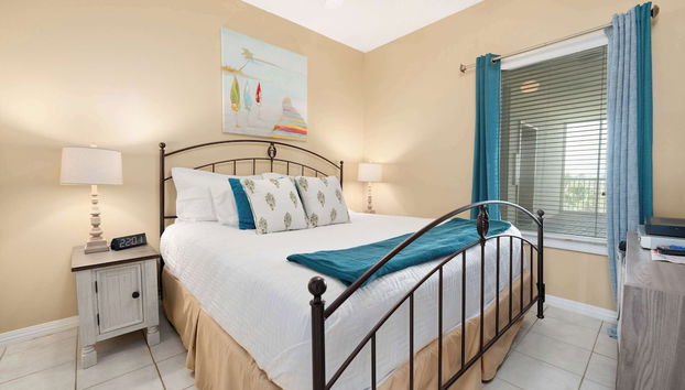 Stylish Beachfront Retreat ~ Gulf Views ~ Pools! - Foto 3, Habitación