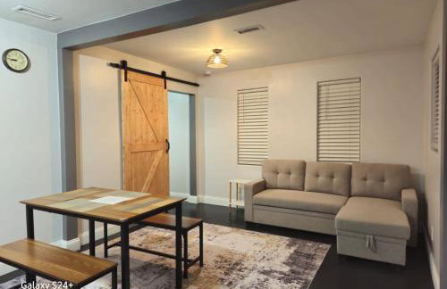 luxe studio with a great location lawrenceville - Photo 2
