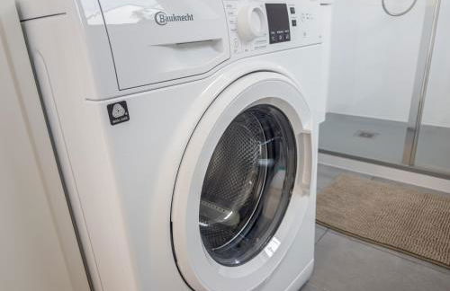 ImmoStay G#1 Ferienhaus - Parken & WiFi, 2 Balkone und 2 Bäder,4K - Foto 63