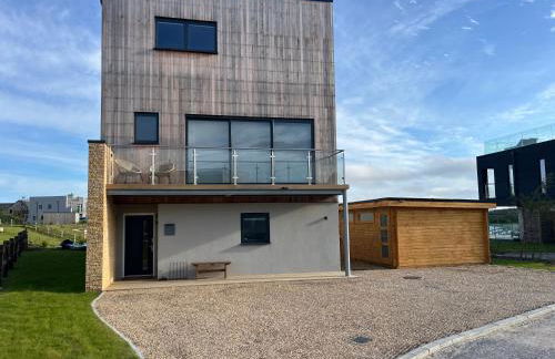 Still Waters - Luxury Lakeside Retreat with Hot Tub - Photo 30