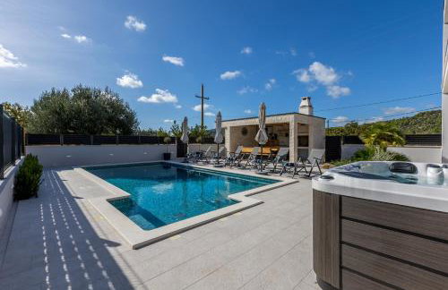 Luxury Villa Diana with heated pool and jacuzzi - Foto 48