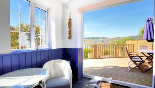 Hillside Cottage - Photo 2