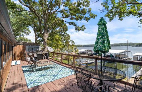 Pet-Friendly Lakefront Home in a Quiet Cove w/ Netflix, Outdoor Seating, Boat Slip - Foto 32