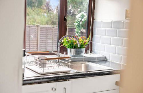 Radiant Retreat Datchet-12 mins to Heathrow close to Windsor ,Legoland, Eton and Slough - Foto 8