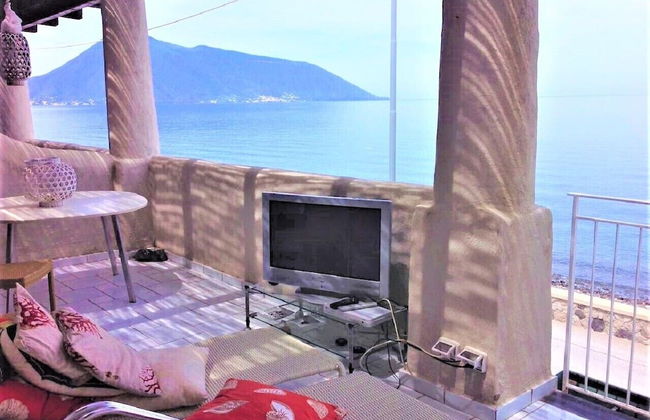 Seafront Apartment - Beach in front - Foto 8