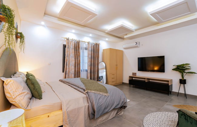 Lighthouse Signature Suites - Photo 11