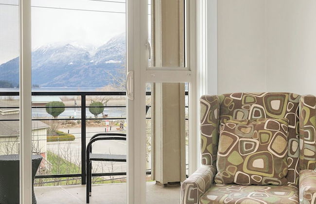 Lakefront Lux 2BR Symphony Of Comfort - Photo 20