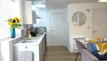 Cozy One Bed Flat at Dawe Luxury Suites - An Entire Apartment near Ely Cathedral & Train Station - The Perfect Base to Explore Ely, Cambridge, Norfolk & London - 2 Guests Max & Pet Friendly - Foto 5