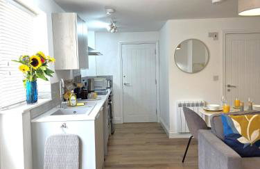 Cozy One Bed Flat at Dawe Luxury Suites - An Entire Apartment near Ely Cathedral & Train Station - The Perfect Base to Explore Ely, Cambridge, Norfolk & London - 2 Guests Max & Pet Friendly - Photo 5