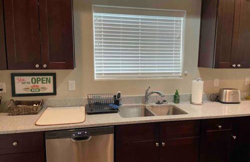 Family friendly 4-bdrm 3.5 bath w guest suite - Foto 42