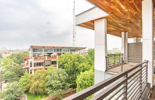 RiverWalk PentHouse Oasis w/Free Parking Gym Pool - Photo 54