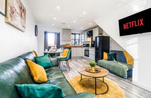 Free parking, Private Garden and Netflix, Charming Elegant 2 bedroom House Nottingham - Photo 1