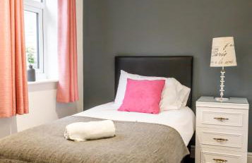 Bright and Well-Kept 3-Bed Property! Free Parking - Foto 37