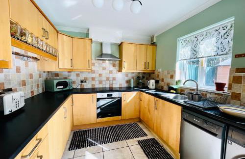 Tanglewood Close, 3 Bedroom house, Abergavenny with private parking, - Foto 13