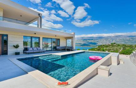 Villa Zariva with pool and panoramic mountain and - Foto 1